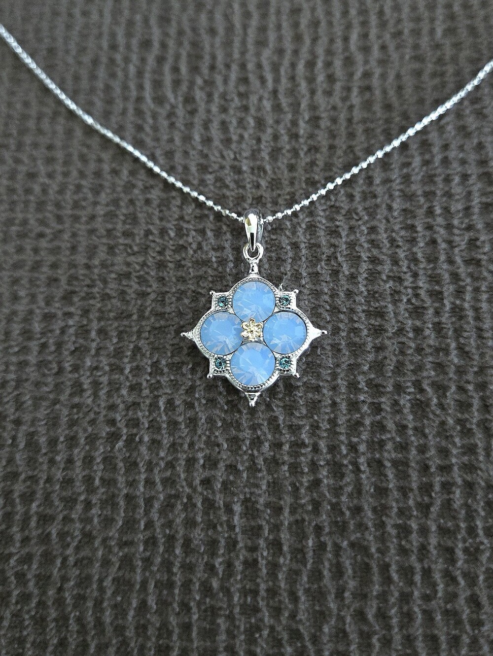 bleu💙 sage Swarovski Flower🏵 Pendant Necklace - NWT - Picture 14 of 16